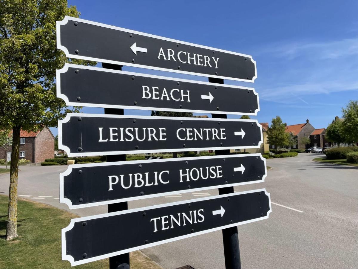 Azure Beach House Filey Esterno foto